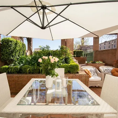 Garden Terrace Luxury Flat In Center Town Appartamento